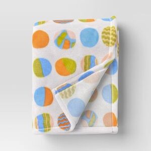 Printed Eggs Plush Throw White - Room Essentials